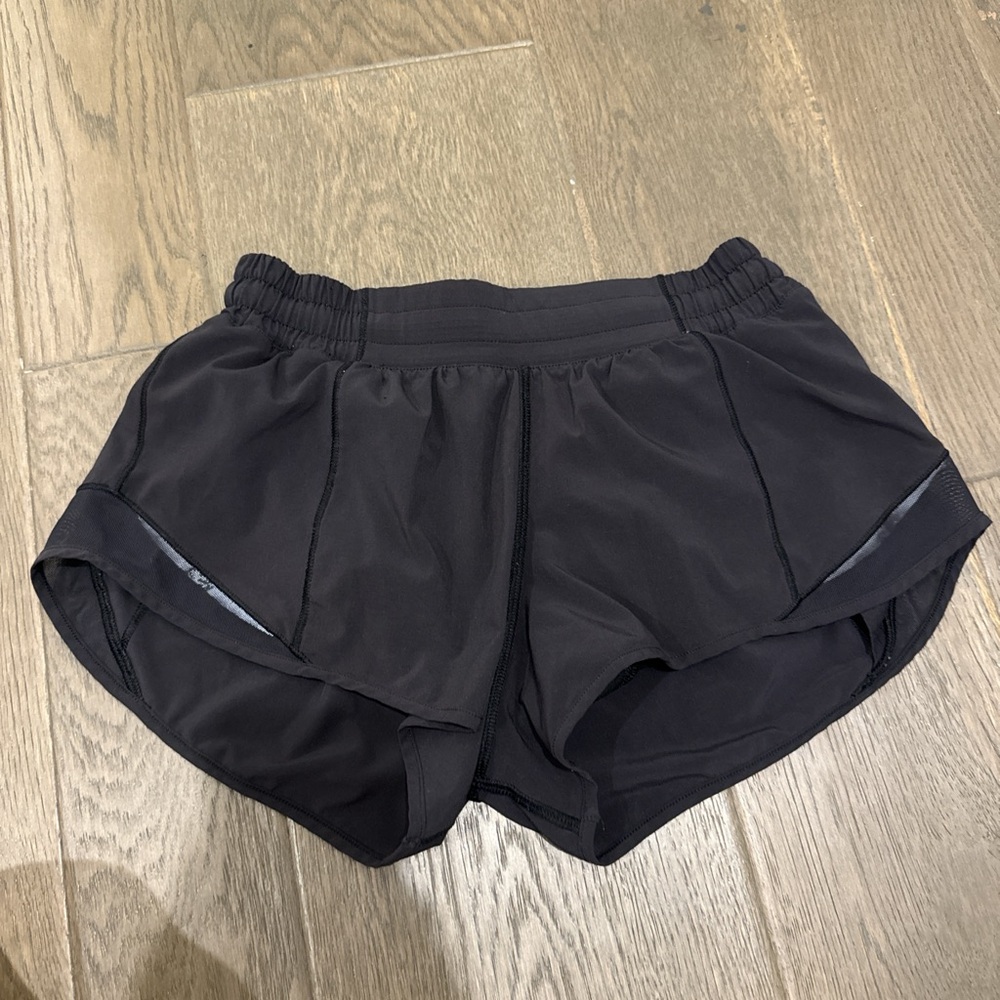 Lululemon hotty hot shorts 2.5” low rise